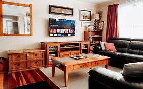 Alpine House Tongariro - Turangi Holiday Home